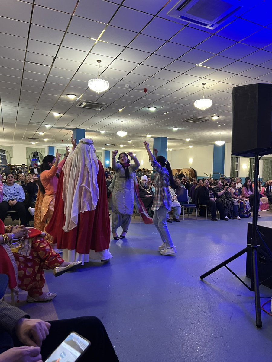 AshaMasih18's tweet photo. "🪔✨ Celebrating the beauty of Diwali lights! 🪔✨

As we switch on the lights this Diwali, let's remember that light always prevails out of the darkness. It's a symbol of hope, positivity, and the victory of good over evil. 🌟
@CVConservatives @CWODiversity https://t.co/BYSjxNcSvn