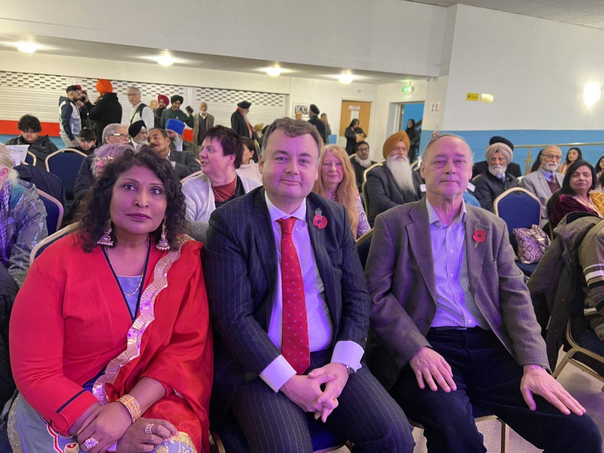 AshaMasih18's tweet photo. "🪔✨ Celebrating the beauty of Diwali lights! 🪔✨

As we switch on the lights this Diwali, let's remember that light always prevails out of the darkness. It's a symbol of hope, positivity, and the victory of good over evil. 🌟
@CVConservatives @CWODiversity https://t.co/BYSjxNcSvn