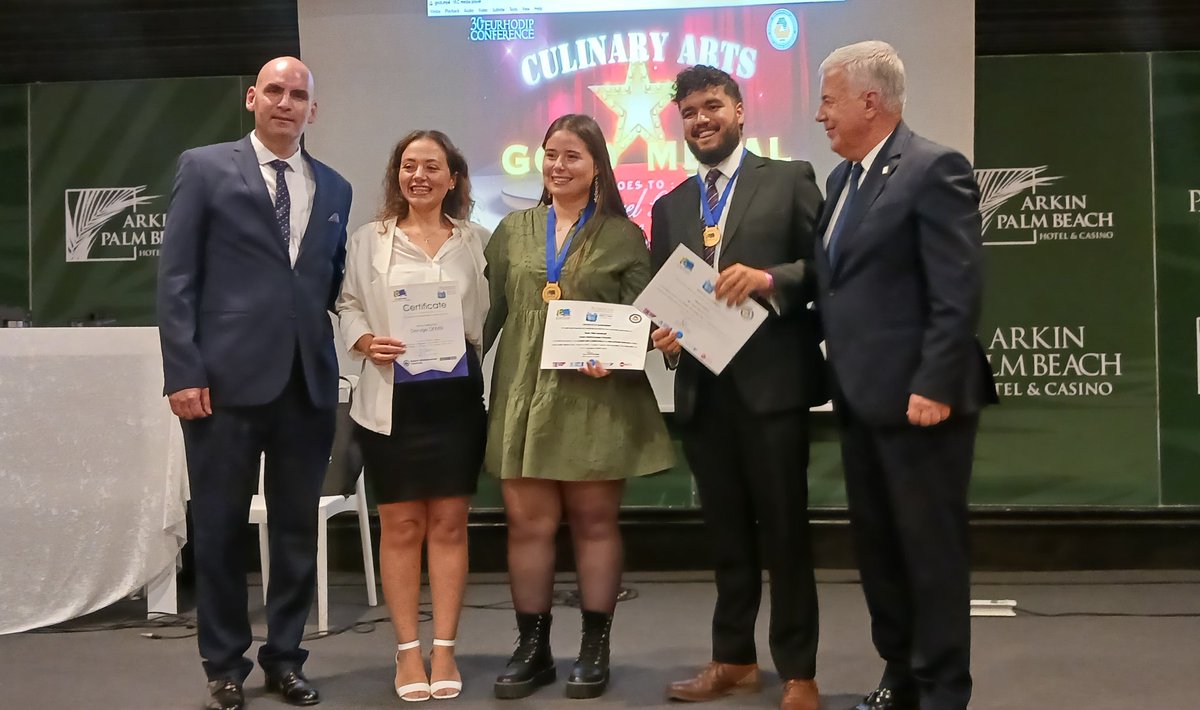 <a href="/EscolasTP/">Escolas do Turismo de Portugal</a> na #Eurhodip2023

O nosso aluno Manuel Godinho ganhou a medalha de #ouro na categoria de #culinaryarts 🥇👨‍🍳

#Cyprus #cozinha #chef #jovemchef #TurismodePortugal #goldmedal