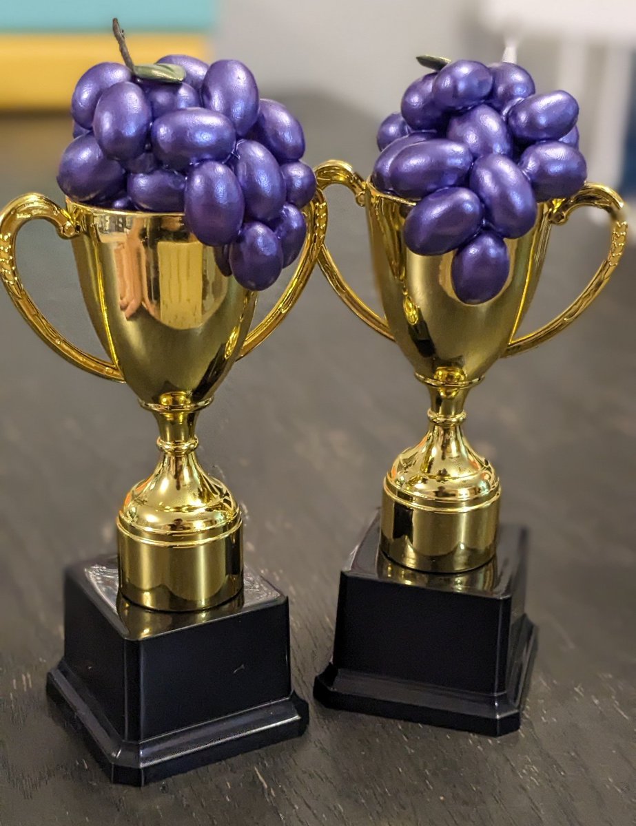 Lou_IsCool's tweet image. Gunfight Tournament tonight at 8! The trophies are finished, but will anyone actually be able to beat us? Doubtful...
@GrapeReason
