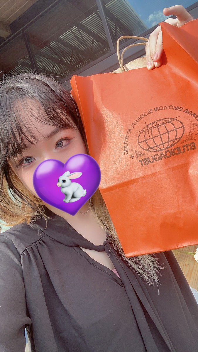 tteokminnie's tweet photo. i bought the cutest sweater from  @studioagust hehe thank u sm !! https://t.co/TUT0MVBkrk