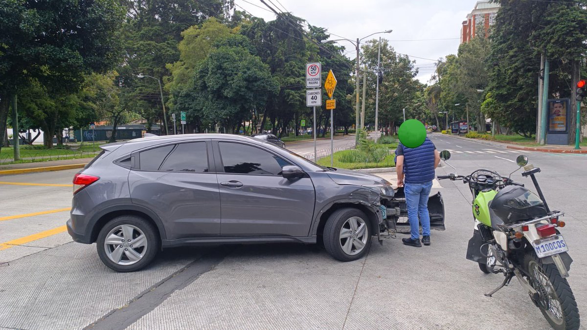 amilcarmontejo's tweet image. Solo daños materiales

📍Avenida Reforma 13 calle zona 9

Automóvil a la fuga tras colisionar otro vehículo, que quedó con daños.