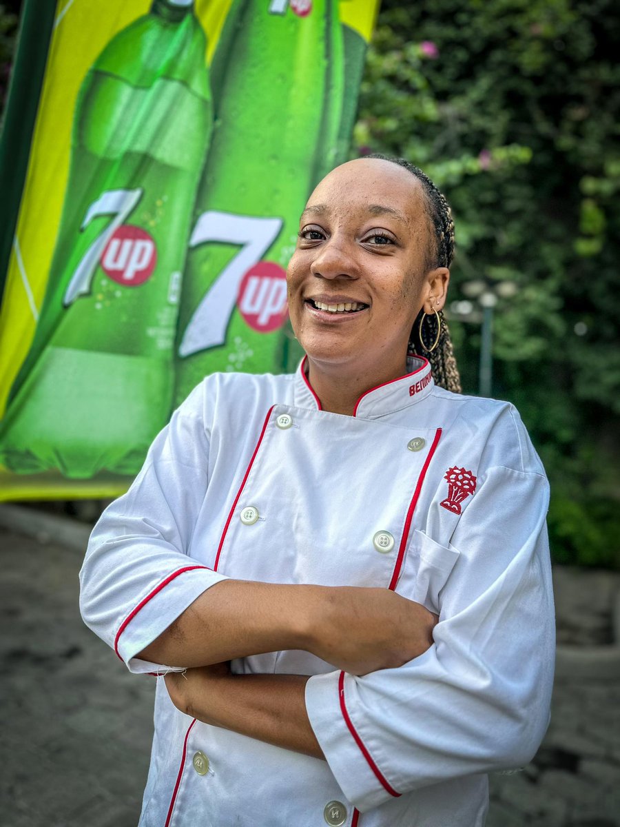 TICKETmaghaiti's tweet photo. Fun zone présente: une pâte fait maison tapissée d'un oeuf sur plat, une garniture composée de steak haché, d'oignons caramélisés, de poivrons, de fromage servie avec une salade d'avocat épicée #patekodeweek #tickettoupatou
.
.
📸📹: @Marctimephotog1 https://t.co/OLjoFOidTI