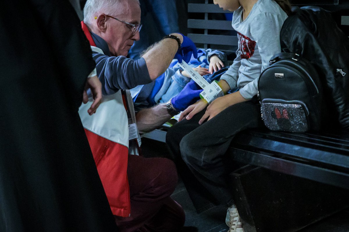 hadjalahbib's tweet photo. Tonight, I welcomed Belgians, specifically women and children, who were able to leave Gaza. Many others remain stranded. We continue our efforts to evacuate them as soon as possible. Belgium is grateful for the collaboration with Egypt, Israel, Qatar, and the United Nations. https://t.co/0Gacf2No1E