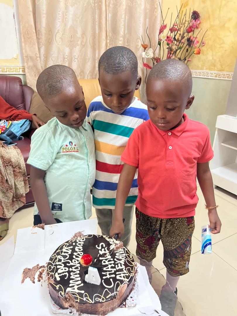 MyriamZouga's tweet photo. 4 years old 🎁, thank u Lord, #lucas filatrio, @taphisonline,#manasse larage. https://t.co/jTc4gjJR9e