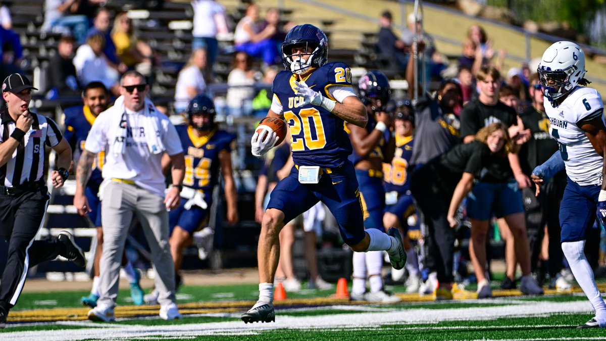 ucoathletics's tweet image. BRONCHOS WIN! Central Oklahoma beats Washburn 41-7 in Edmond. 

Jaylen Cottrell&apos;s 85-yard TD reception highlighted the day. Steph Brown moves into No. 9 in UCO history with 4,358 yards of total offense (3,248 passing/1,110 rushing)!

@ucobronchofb x #RollChos
