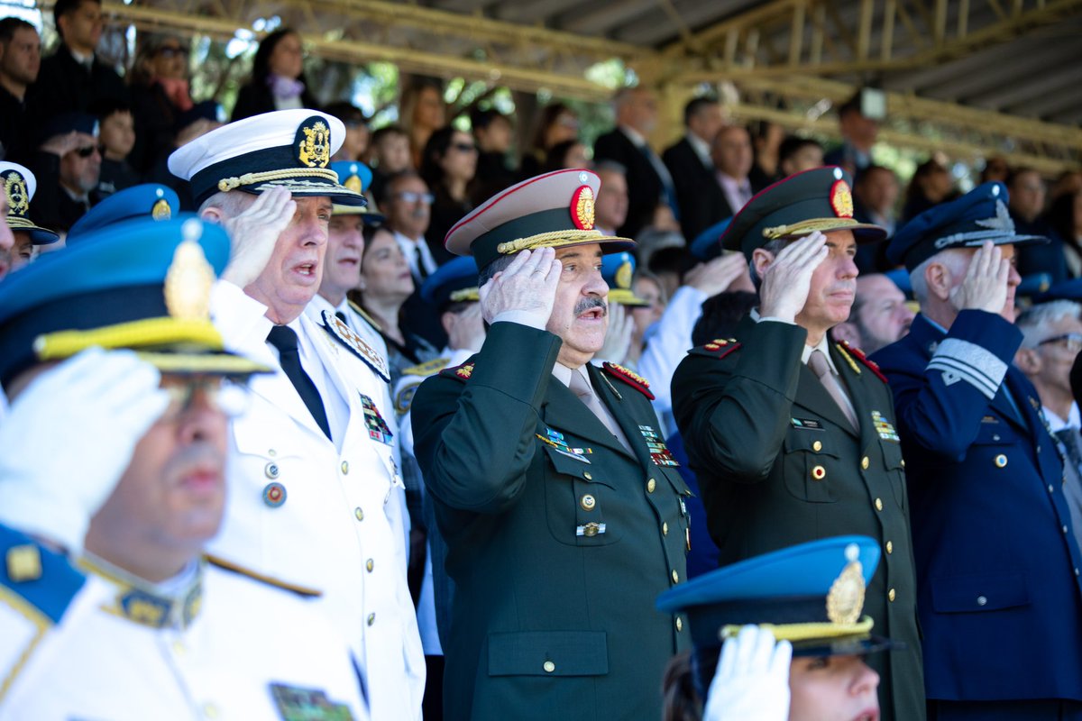 silvialaruffa's tweet photo. Fue un honor entregar el premio “Secretaría Ejecutiva del @Sinagir_Arg a la Brigada Especial Federal de Rescate (BEFER) de la PFA en reconocimiento a su 💪🏻destacada participación en ocasión del terromoto en Turquía. 

👏🏻 Lo recibió su team leader, el comisario Daniel Iglesias. 🇦🇷 https://t.co/kaivGDo8vx