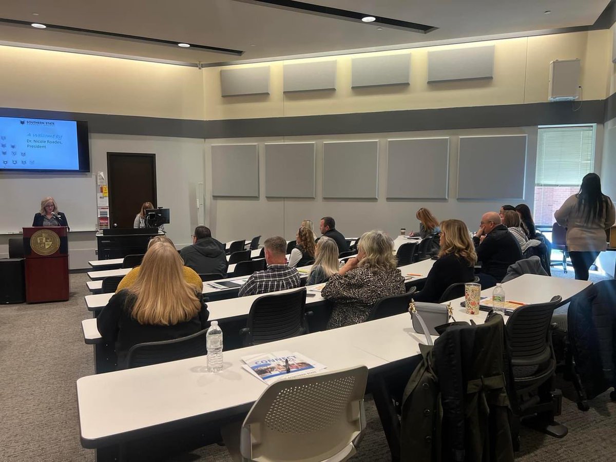 CountyHighland's tweet photo. Manufacturing leaders, educators, resource providers and government officials met November 2nd for the county’s inaugural Manufacturing Summit. Visit our Facebook page for more info.We will see you Q12024!
#manufacturingohio #weareohiose https://t.co/zoTAJazx2f