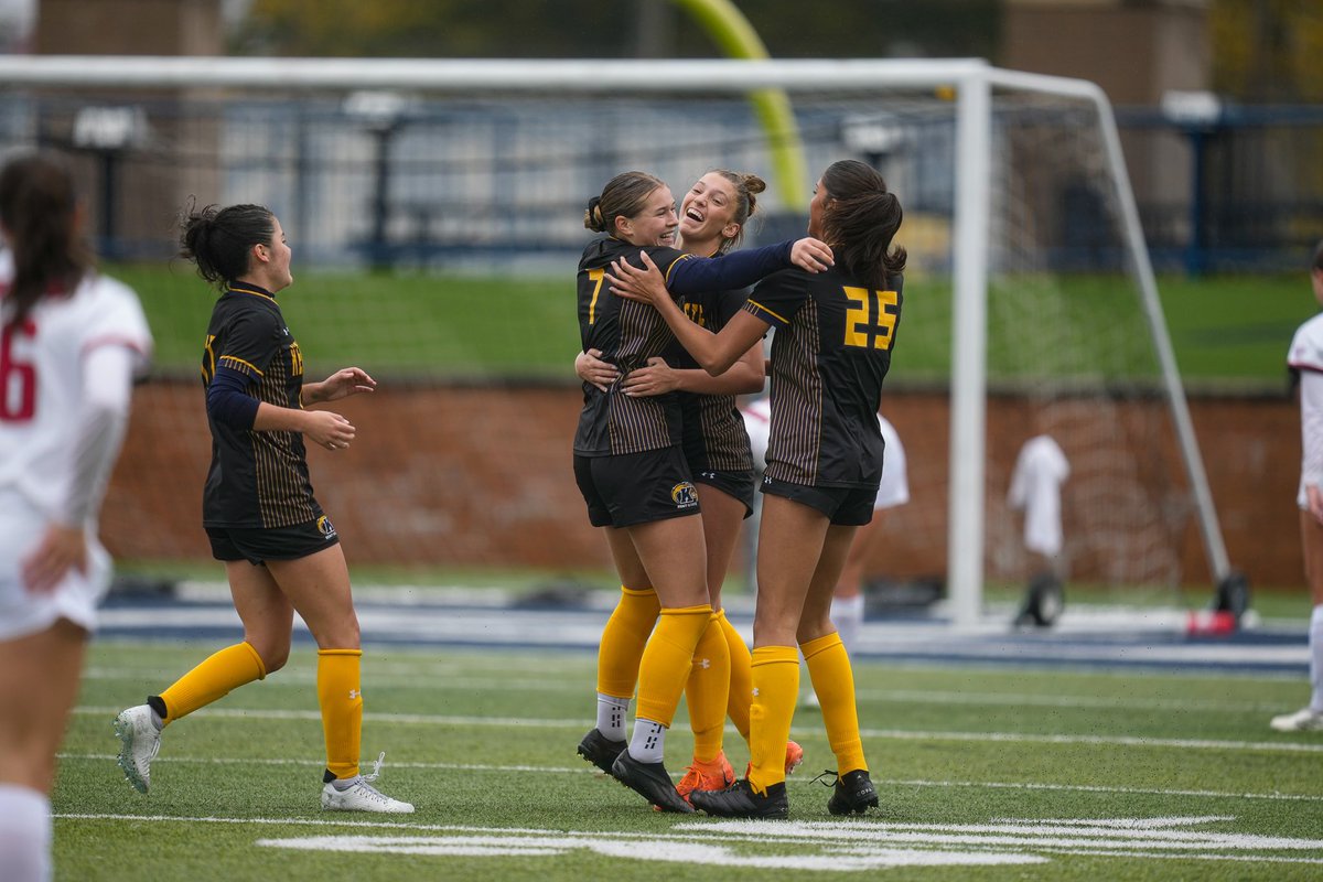 KentStSoccer's tweet photo. Just playing our game⚡️
#GoFlashes | #Extend98 https://t.co/xCxATetVoE