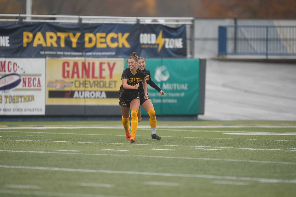 KentStSoccer's tweet photo. Just playing our game⚡️
#GoFlashes | #Extend98 https://t.co/hyx6Lh4KXr