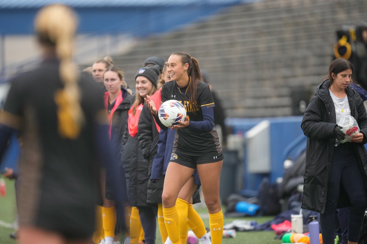 KentStSoccer's tweet photo. Just playing our game⚡️
#GoFlashes | #Extend98 https://t.co/BRRwhh3OBn