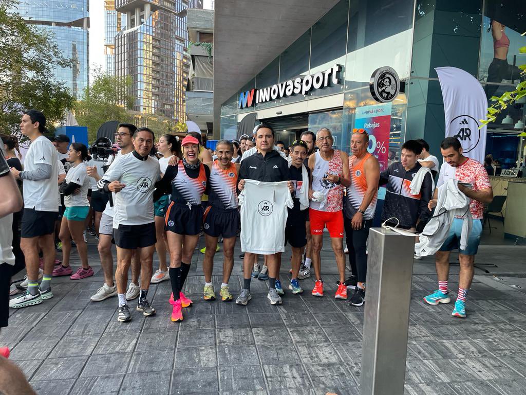 Maraton_Gdl's tweet image. Con gran expectativa se llevó a cabo por parte de @adidasmx el #shakeoutrun Guadalajara. Increíble experiencia la que se vivió hoy .🎽🥇🎉