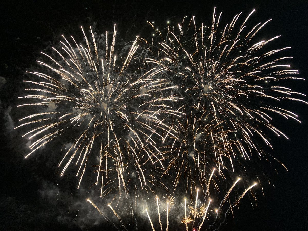 SJAC_Steve's tweet photo. Second night of fireworks in #Beaumaris with @SJACLlandudno @SJAC_Caergybi and @SJACBangorLINKS - everyone smiling despite the rain. 

A proper community event with @BeaumarisRNLI @HMCoastguard and @NorthWalesFire delivering a brilliant show! https://t.co/KIAJqNtmfl