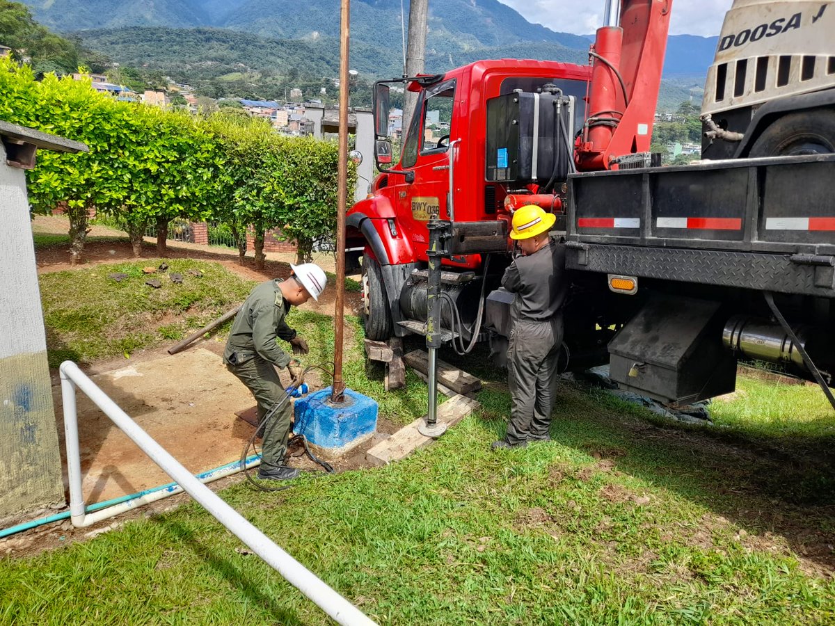 Ingenieros_EJC's tweet photo. El Batallón de Operaciones Especiales N.°90, entrega satisfactoriamente el pozo profundo para abastecimiento de agua potable de las instalaciones del BASPC27 en  Mocoa #Putumayo, garantizando el bienestar y la moral a todo el personal acantonado en esta unidad
#PatriaHonorLealtad https://t.co/ID2JOmsqAZ