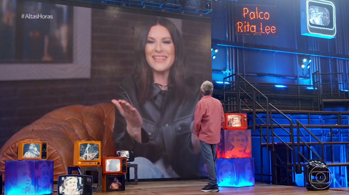 LPFCelmundocili's tweet photo. @LauraPausini  para #Altashora Entrevista con #Sergiño https://t.co/wx9cuT1jXe