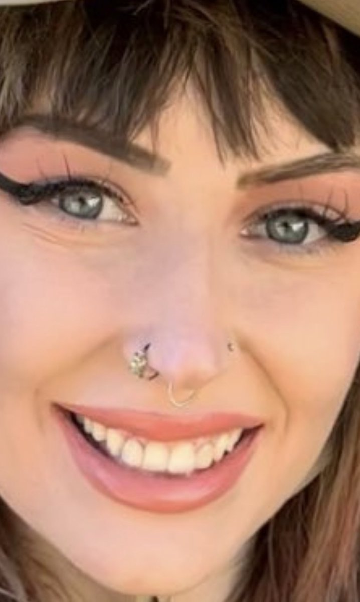 gothbiimbo69's tweet photo. Taylor’s teeth are gonna fall out of that stank breath head of hers #taylornicoledean https://t.co/tl87xR0v7B