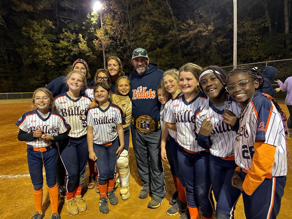 AlonnaJune's tweet image. We did it and brought home the gold 

GSA WORLD SERIES CHAMPS!! 
#onlyallowed2runsallday #34runsscored #ecbullets #rockstars