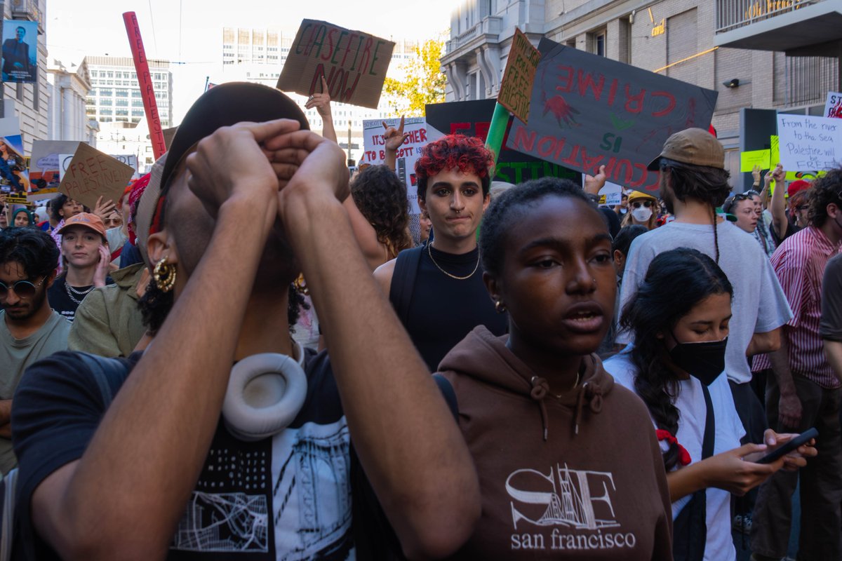 ProtestPix's tweet photo. Tens of Thousands march in San Francisco opposing Israel's genocide against the people of Palestine supported by most of the Democratic and Republican leadership. How can any decent person stand by in the face of this? #FreePalestine #StopGenocideInGaza #StopTheEthnicCleansing https://t.co/YGk268kem1