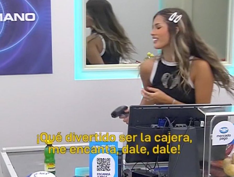 nom0leste's tweet photo. chicos lo que me encanta ir al super y cobrarme todo en la caja de autoservicio ME SIENTO UNA CAJERA AMO https://t.co/aBznc7oMdi