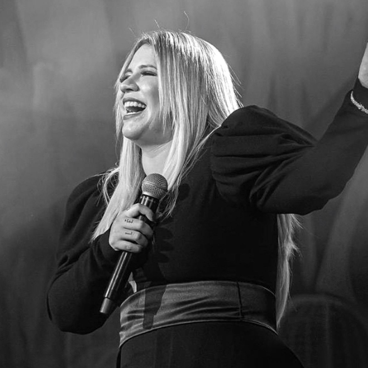 poptime's tweet photo. Marília Mendonça tinha apenas 26 anos quando o trágico acidente aconteceu. 

Até então, Marília segue sendo a artista nacional mais ouvida na HISTÓRIA do Spotify (11 BILHÕES) e YouTube (19 BILHÕES).

A maior artista que o país já teve, foi a mais jovem a nos deixar. 🖤 https://t.co/rP68OWQsuw