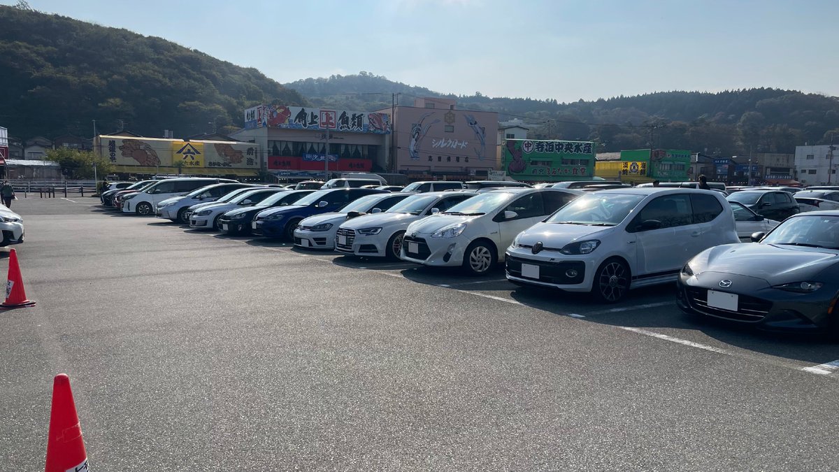 PodYossy's tweet photo. アサメシラン2023終了しました
今日はgolf Mk6Rで行って来ました

20台くらい集まったのかな？
来年も皆でふらっと偶然集まって海鮮食いましょう🤭

#84BASE
#アサメシラン
#じゃんけん最弱王は山本山さん https://t.co/L8AuhvJYMZ