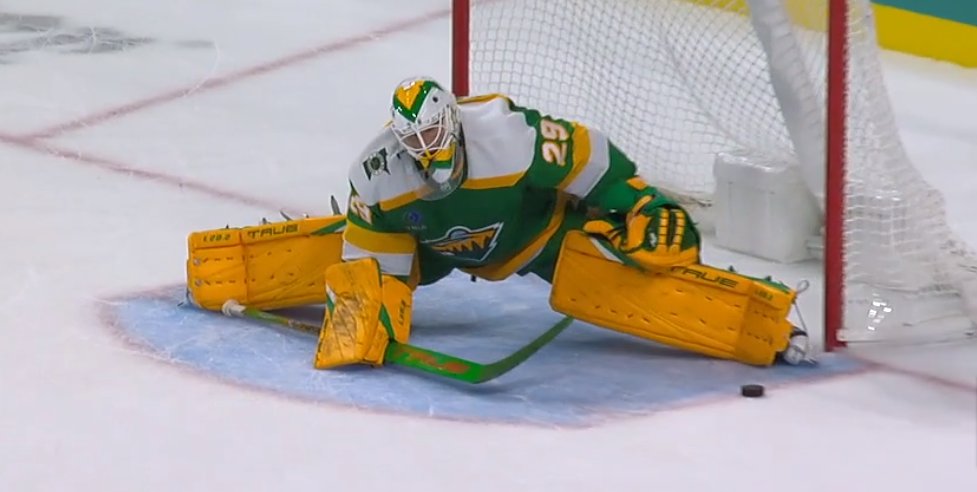 dailyfleury's tweet image. after tonights win, marc-andré fleury is: 

- 5 wins away from tying patrick roy for 2nd all time, 6 away from claiming sole possession 
- 10 starts away from 1,000 games played
- extending his shootout wins to 65 where he leads most wins in nhl history