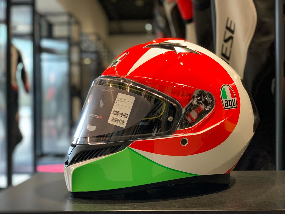 DAINESEODAIBA's tweet image. 【ダイネーゼ台場 商品紹介】
人気シリーズであるK3がフルモデルチェンジをし、台場店に入荷致しました。

バレンティーノが2018年のムジェロGPで使用したグラフィック"VIVA L’ITALIA"(丸ごとイタリア!)がラインナップされています。

商品URL：agvhelmets.jp/product/183810…

#AGVhelmet #AGVrider