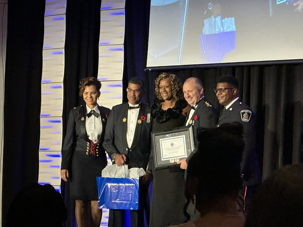 An amazing night celebrating. @ABLE_org  on a successful scholarship & awards gala.@YRP are immensely proud to host this incredible event. Thank you Jackie Edward’s , Insp Alexander and @TMacSween370     @pchiefmacsween  @CHammond953