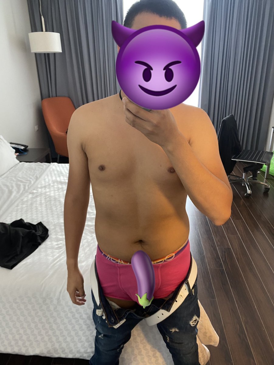 chacal3x's tweet photo. No es mucho pero es trabajo honesto 🤤😈😝 #chacal #bicdmx #bisexual #gaysex #vers https://t.co/ktHVu5m1m4