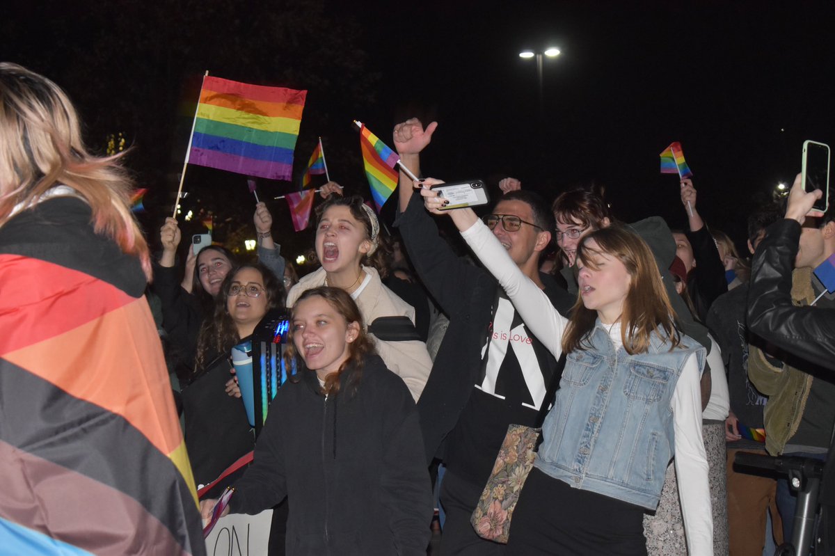 IrishRoverND's tweet photo. Yesterday evening over 150 Notre Dame community members prayerfully assembled in front of the DeBartolo Performing Arts Center where a university sanctioned drag show was taking place. Students prayed the rosary and later processed to the Log Chapel for Eucharistic Adoration. https://t.co/eXkN6vj0ht