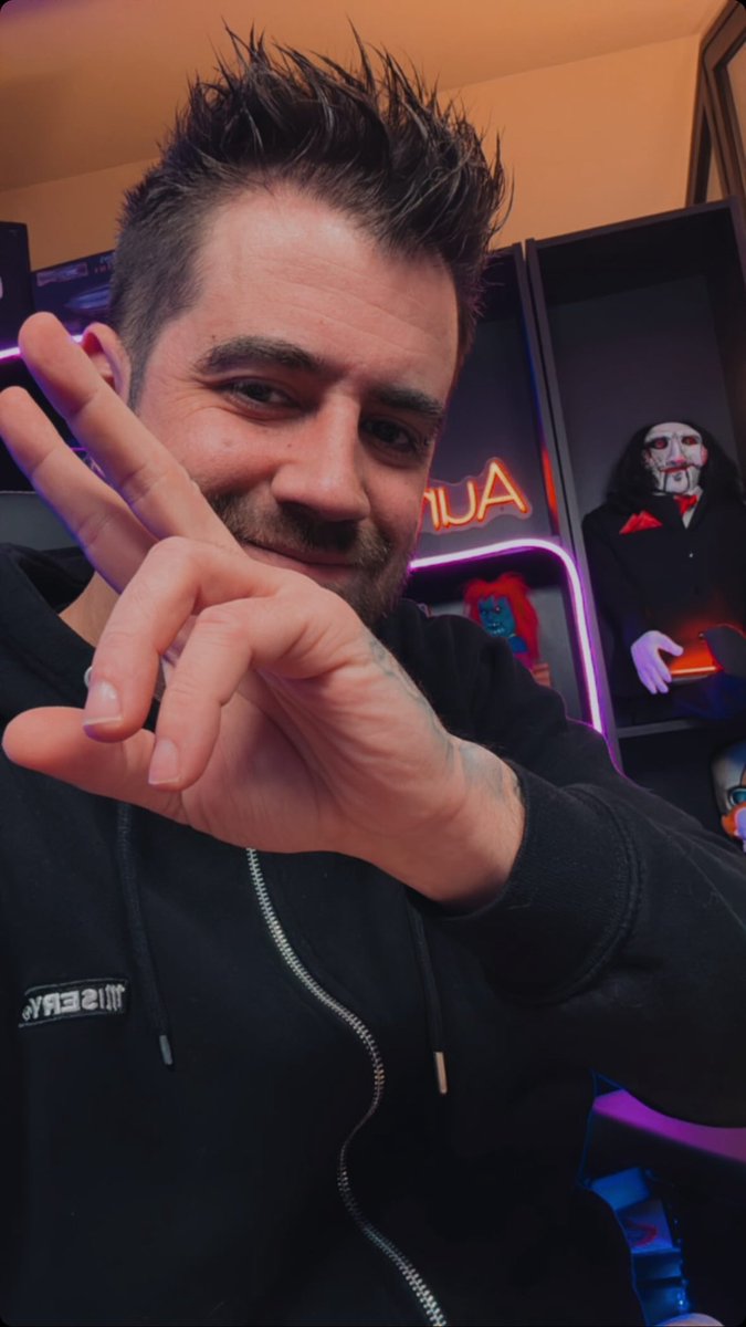 🥳~|| <a href="/auronplay/">Auron</a> ||~🥳
Feliz cumpleaños viejo calvo!!! Ya 35 añitos, como pasa el tiempo pero bueno pásalo genial en tu día con tu familiar y con los que más quieres, te quiero mucho y siempre me sacaras una sonrisa #AuronParty