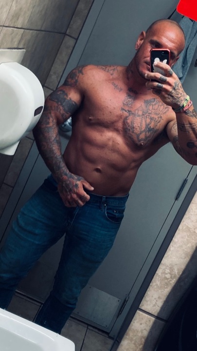 ConvincingStr8s's tweet photo. 🥰Having some fun with a sexy tatted daddy 😋 https://t.co/K0tooFxbaL