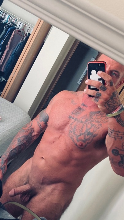 ConvincingStr8s's tweet photo. 🥰Having some fun with a sexy tatted daddy 😋 https://t.co/K0tooFxbaL
