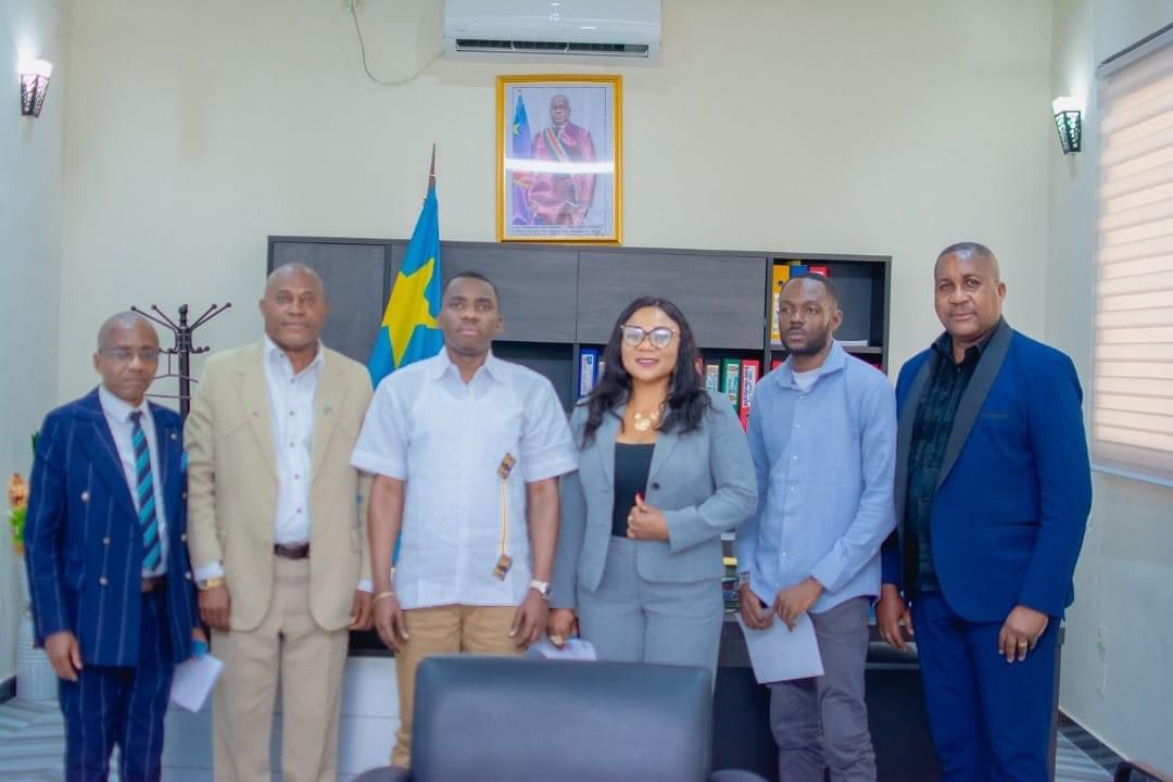 kakese_leon's tweet photo. #RDC Le DG de la Sokimo, de ses débuts à aujourd'hui, la vie a pris de plus en plus de l’épaisseur 😁Plus de conflit social comme avant à la Sokimo, situation des agents améliorée grâce à l'esprit d'entreprise du jeune DGBravo à lui et bon vent ✔️ https://t.co/b6py6t6wvp