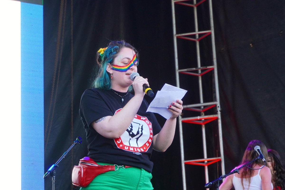 NuevoMASCABA's tweet image. 32° Marcha del Orgullo LGBTTINB 🌈
Hoy #4N salimos a las calles en la gran carroza del Nuevo MAS y Las Rojas para parar a la derecha, a los discursos de odio y contra el ajuste ✊️

#orgullo2023 #MarchaDelOrgullo