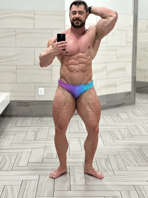 And one more because the post hot tub shreds are insane https://t.co/hju3euHc0s<a href="/tag/thirstythursday"class="tags"><span>#thirstythursday</span></a>