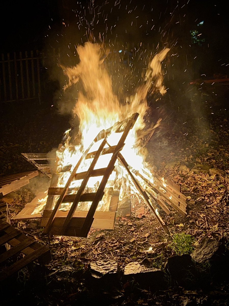 1st_Washington's tweet photo. Thank you to everyone who came along and enjoyed our annual family Bonfire &amp; Fireworks Night! 🎆 https://t.co/lyGdc1LXsV