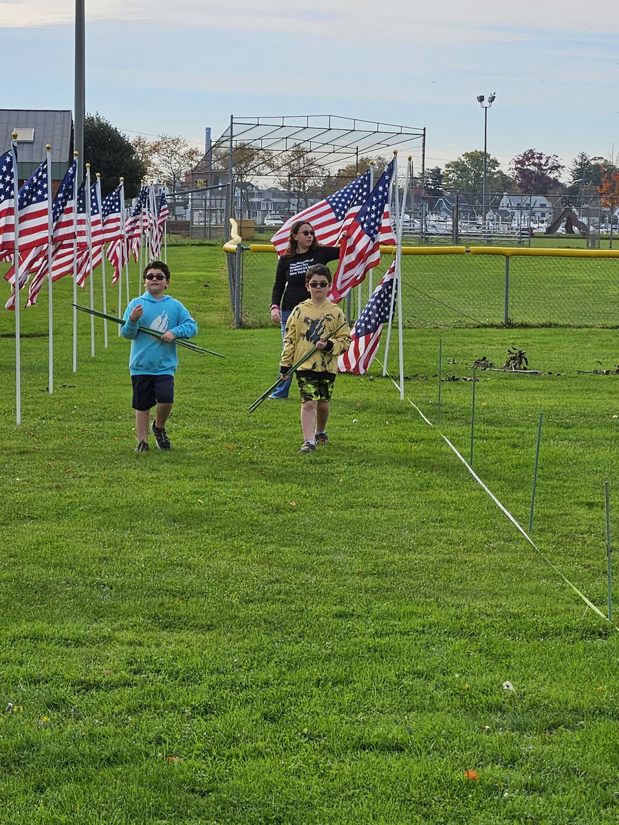 Great day of spreading patriotism with some of my past and present students, and my own children. We set up over 500 flags in honor of Veterans Day with the Norwalk Exchange Club for their annual Field of Flags #sschat #sstlap #leadlap @exchangeclub #learnlap