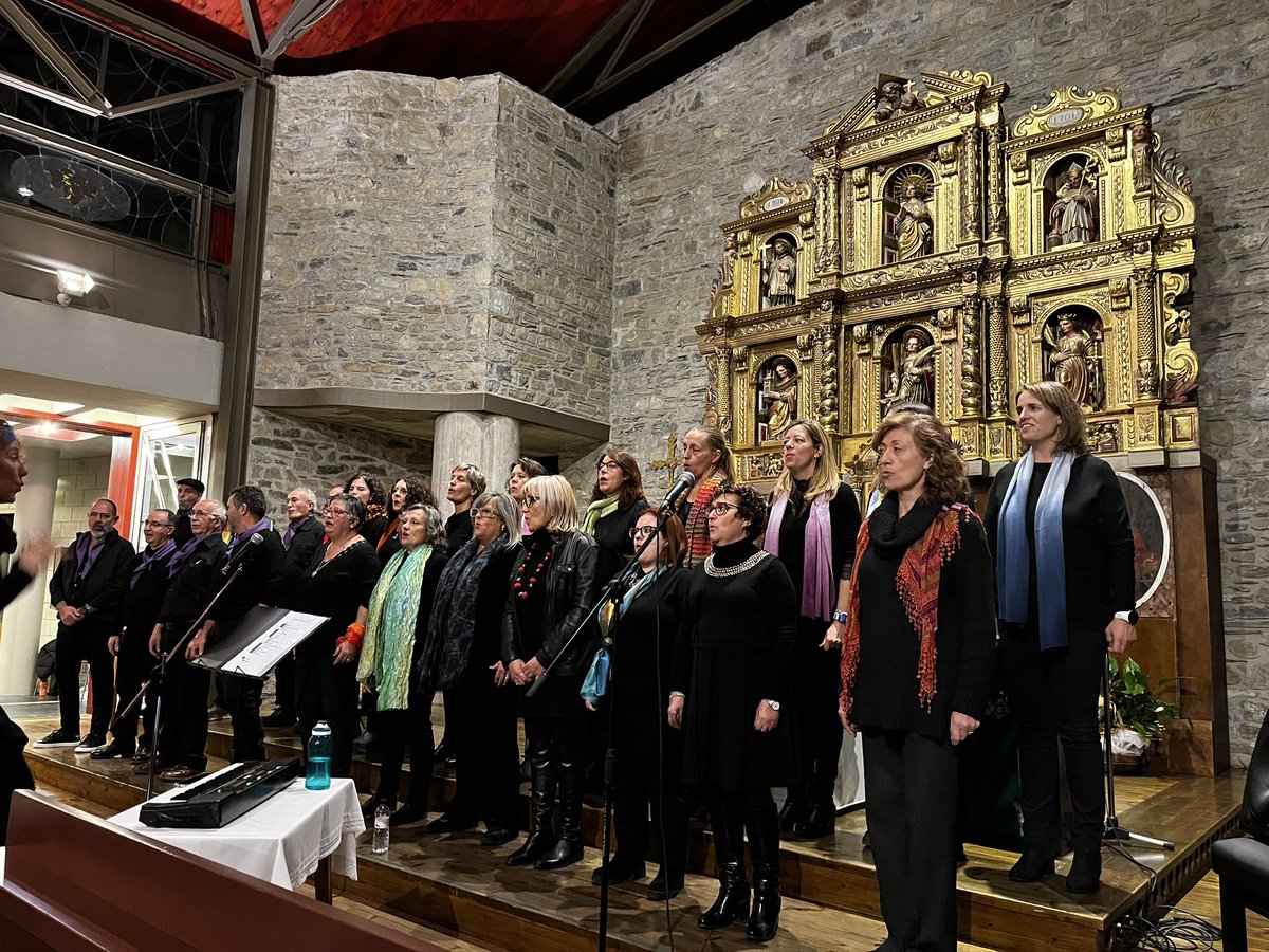 EsglesiaEncamp's tweet photo. Aquest vespre hem gaudit del concert de la Coral Vall Fosca i del Cor Go Go Pallars.
Gràcies per aquesta bona estona que ens heu fet passar.
Gràcies al Comú d’Encamp per fer-ho possible.
#coralvallfosca #corgogopallars #comuencamp https://t.co/pMVmqOLVmI