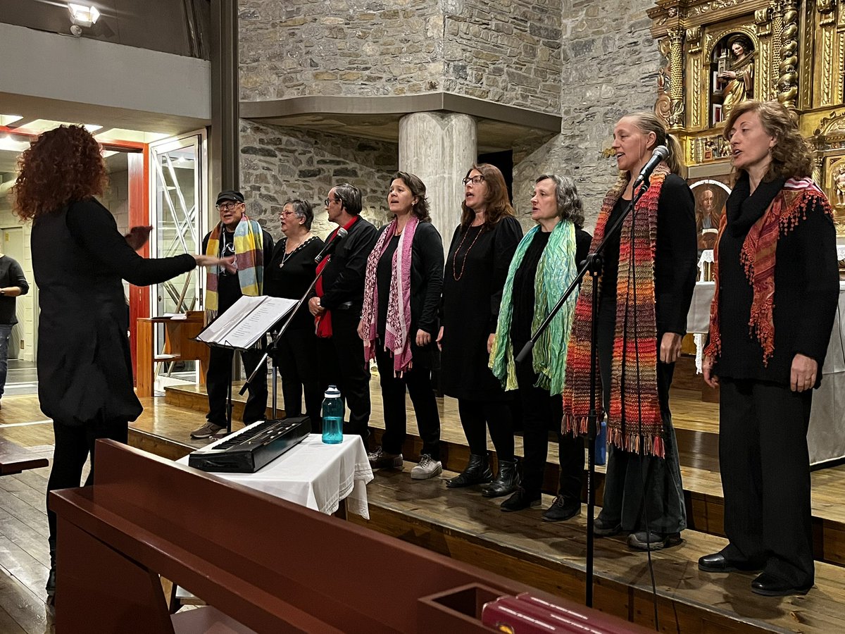 EsglesiaEncamp's tweet photo. Aquest vespre hem gaudit del concert de la Coral Vall Fosca i del Cor Go Go Pallars.
Gràcies per aquesta bona estona que ens heu fet passar.
Gràcies al Comú d’Encamp per fer-ho possible.
#coralvallfosca #corgogopallars #comuencamp https://t.co/pMVmqOLVmI