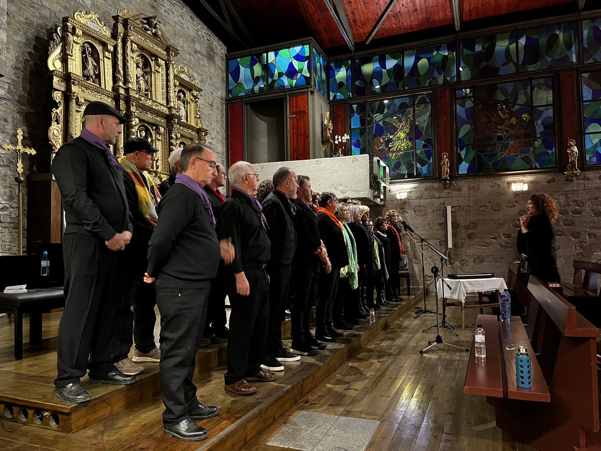 EsglesiaEncamp's tweet photo. Aquest vespre hem gaudit del concert de la Coral Vall Fosca i del Cor Go Go Pallars.
Gràcies per aquesta bona estona que ens heu fet passar.
Gràcies al Comú d’Encamp per fer-ho possible.
#coralvallfosca #corgogopallars #comuencamp https://t.co/pMVmqOLVmI