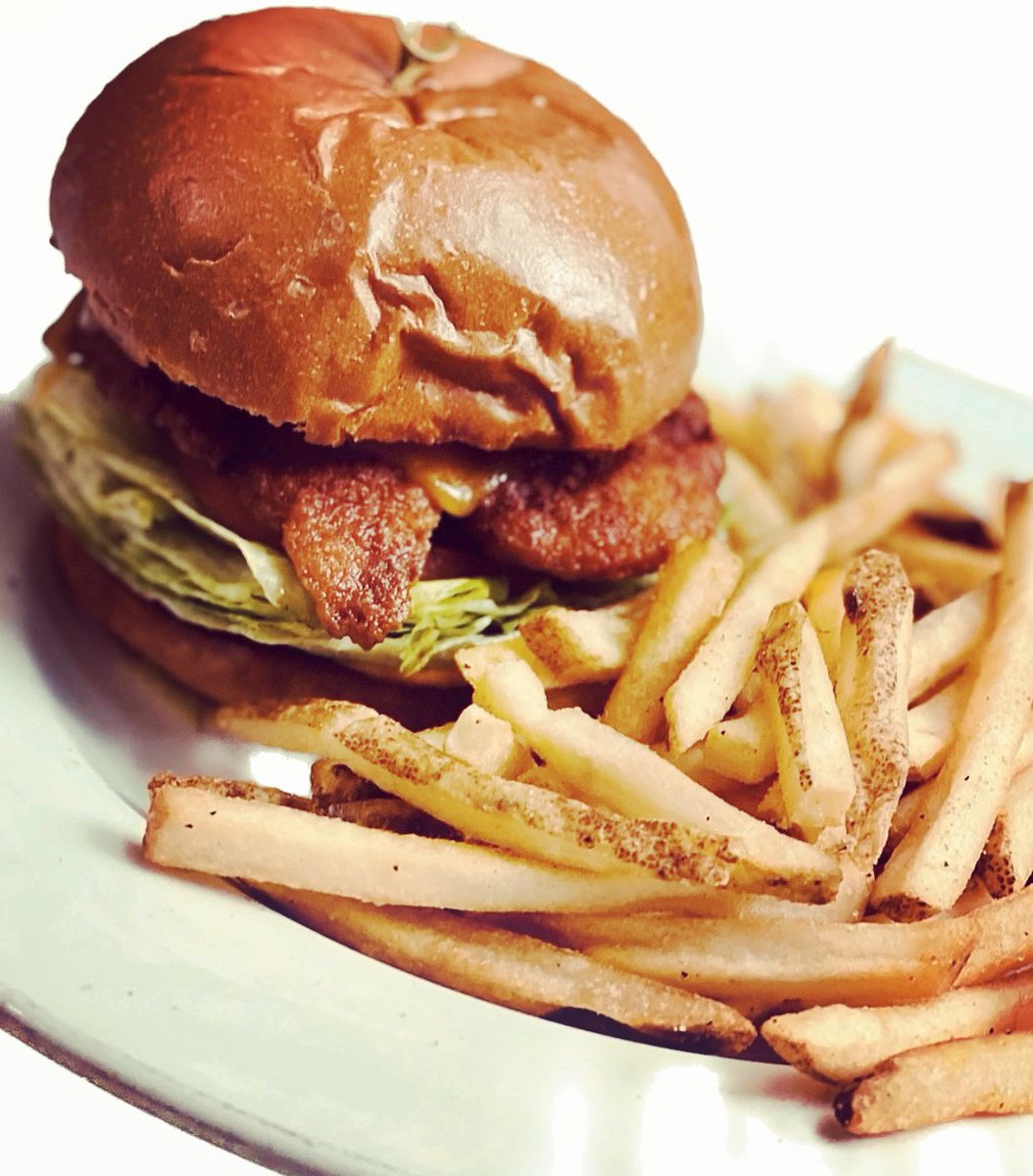 Nashville Style Hot Crispy Chicken Burger 🤤