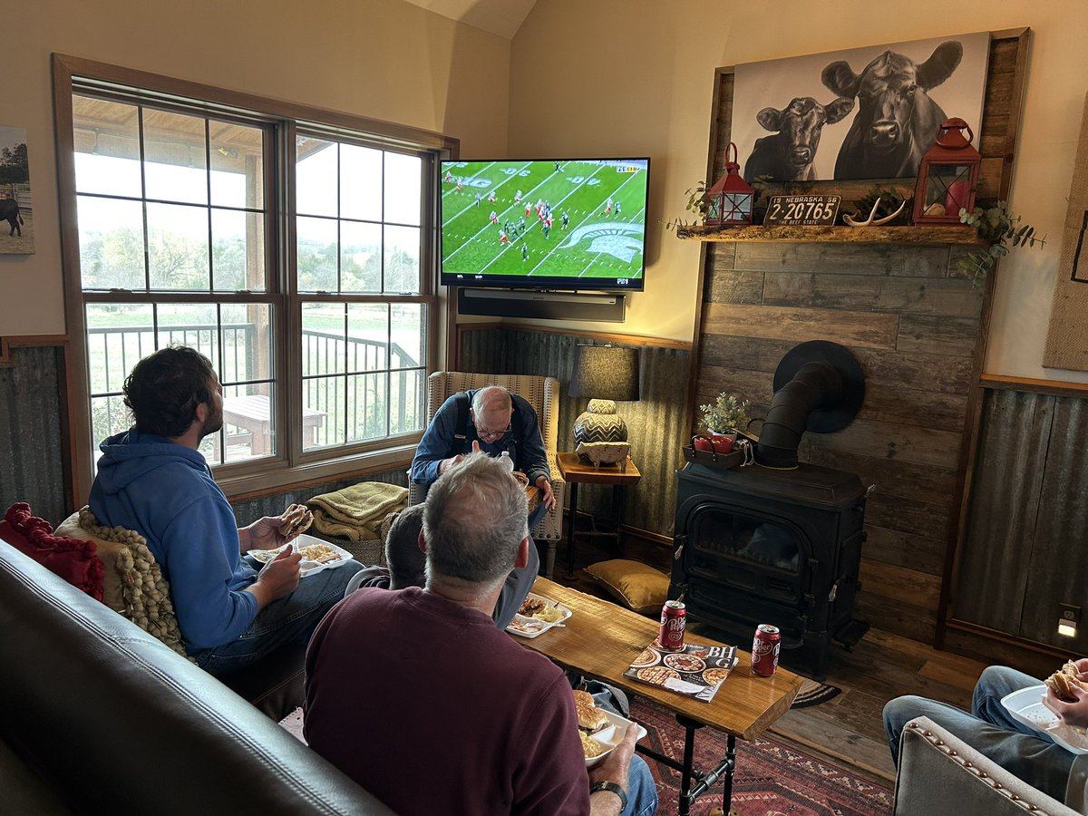The bunkhouse is a cozy lunch spot after working the weaned calves. We used to work calves and then build fence. Double nickels birthdays dictates it’s one or the other.