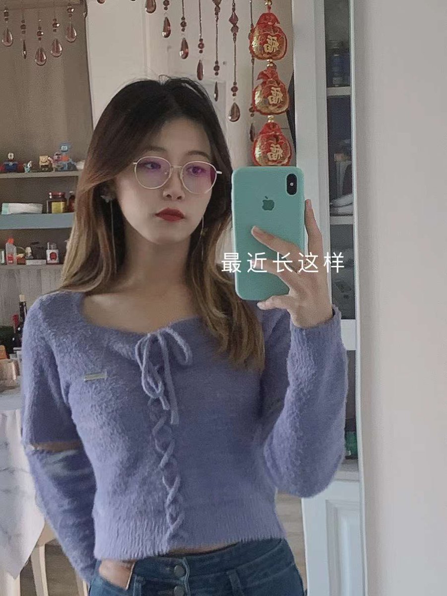 slutjien's tweet photo. 颜值6.5分
轻熟长相，第二张因为没修图有点土气，暴露了真实颜值。
淫相7.5分
有一丝端庄但带着抚媚的反差感。属于可S可M的类型，玩法多样。
妆容7.5分
眼镜还是很适合这张脸的，穿着也还挺符合人设。
总体 7分
轻熟眼镜婊
 #打分  #出卖  #反差婊 #意淫  #羞辱 #投稿 #配文 #母猪 #报价 #母畜 https://t.co/TOatupK5pa