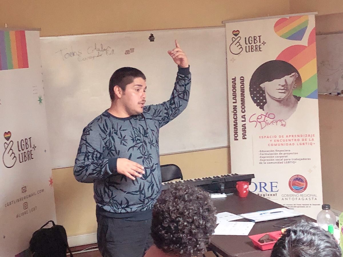 Estamos en la sesión del día sábado del módulo de Formación Vocal a cargo de Leo Mava. Viernes y sábados desde las 19 horas. 

Únete y participa🏳️‍🌈🎶🎤👩‍🎤

#Antofagasta #Chile