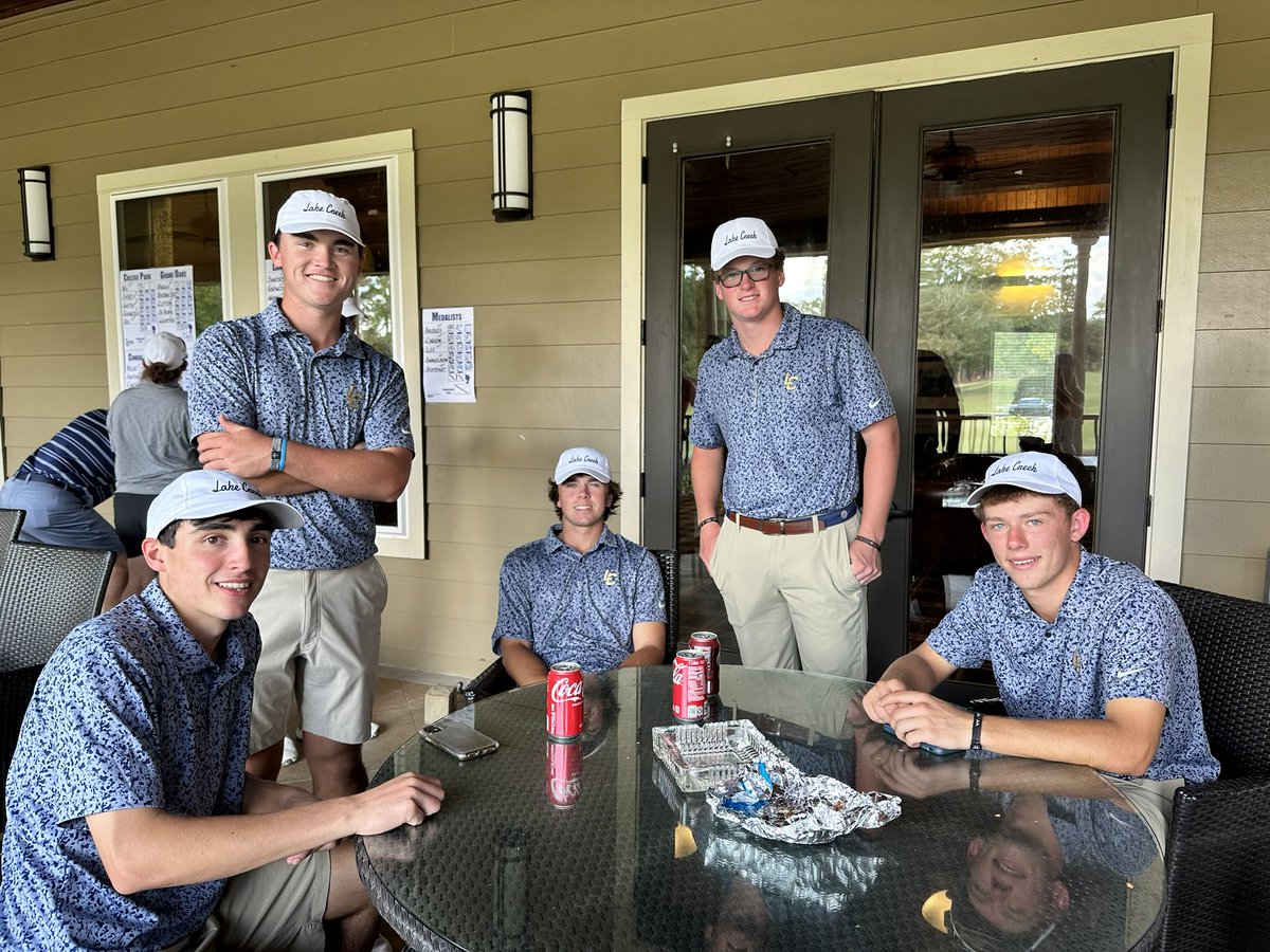 WINNERS! Our boys hold off the surging Woodlands squad to take home the gold at the Buster Bowers Memorial! This was a great TEAM win, and our first of the season! Brody fires 2-under today and ties for 3rd. Way to go boys!! #FindAWay