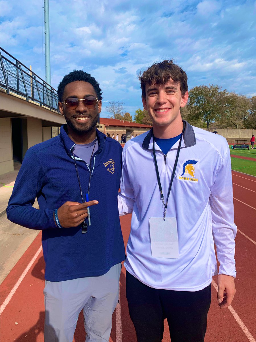 FerralezHudson's tweet photo. Enjoyed my game day visit and appreciated the love &amp; the Offer🏴‍☠️🏴‍☠️@coachWebb_11 @DreamU_IndyFB @kpreps @sportsinkansas @KansasPregame @KSScoutDeck https://t.co/QZtBrmvoxJ