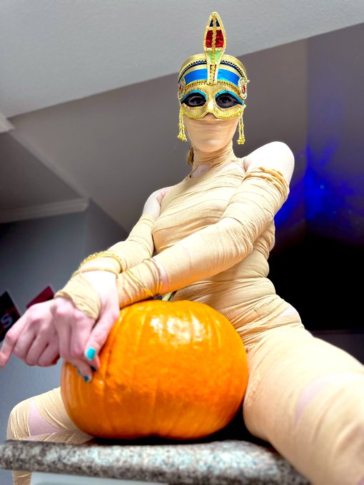 Watch Lianna Lawson's leaked NSFW photo on TwXstars