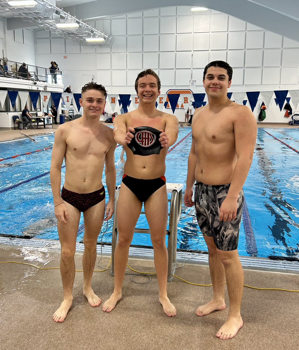 jdam4925's tweet photo. Once a Porter, always a Porter @lthsathletics @LTHSSwimandDive MU V CU https://t.co/RrLsYCY6iI