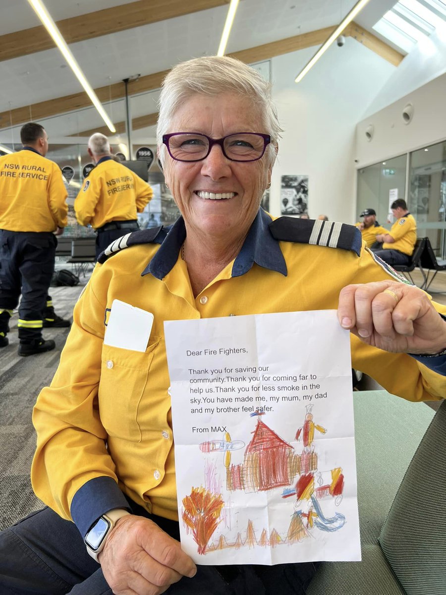 A pleasant surprise for some of our #RFS volunteer firefighters working to control fires in northern NSW around the Tenterfield area. A special treat was received in their lunch packs - letters from students at Tenterfield School. Very much appreciated. 📷: Callala Bay Brigade.